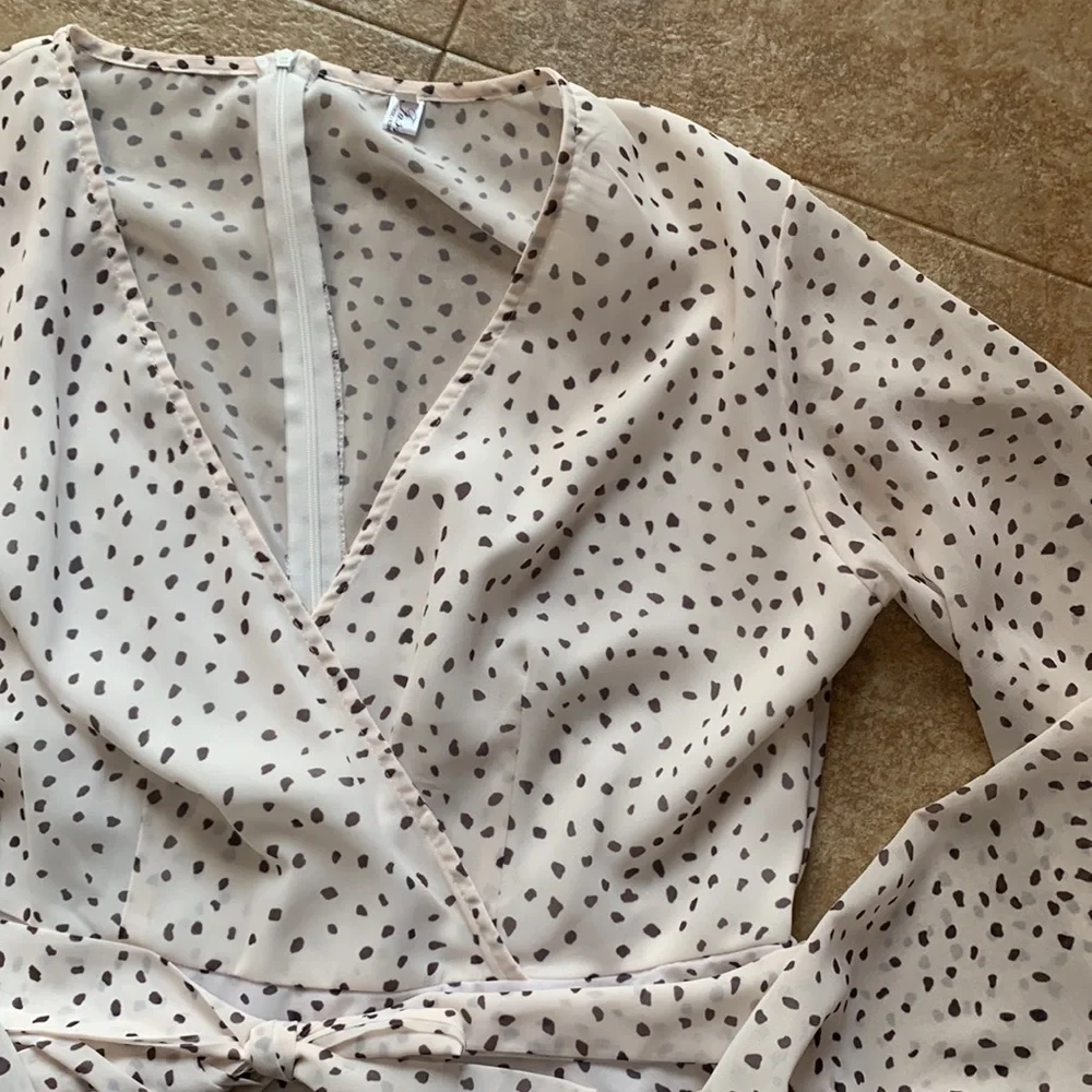 🎉Host Pick🎉 Spotted, Tie-Waist Romper - Picture 3 of 12